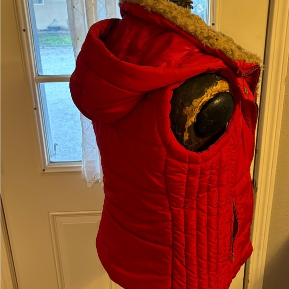 Cute red vest with Sherpa neckline & hood - Picture 2 of 2
